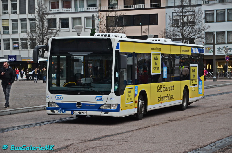 Wagen 52 zeigt sich mit Radio Werbung. Busgaleriemk